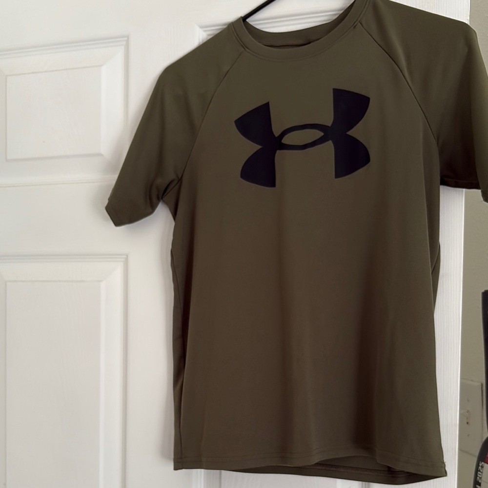 Under Armour Boys Olive Green T-Shirt